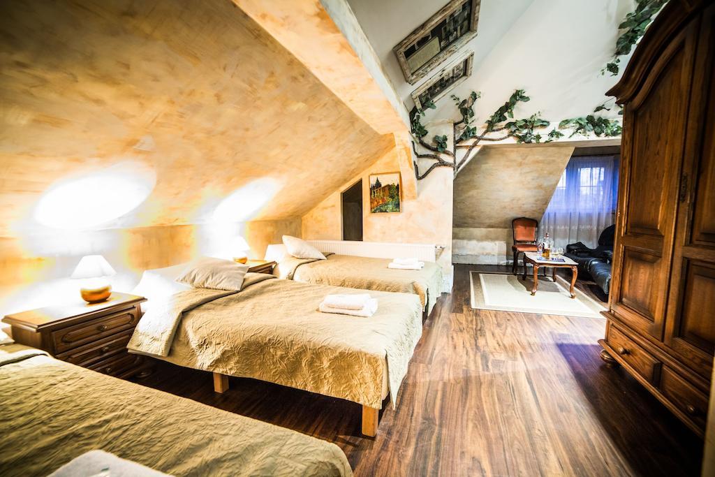 Dwor Boratyn Bed & Breakfast Oda fotoğraf